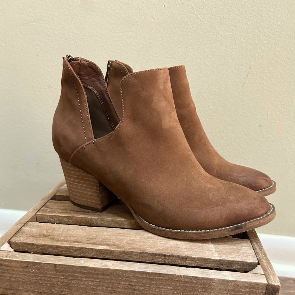 Blonde Waterproof Brown Heeled Booties size 8 1/2